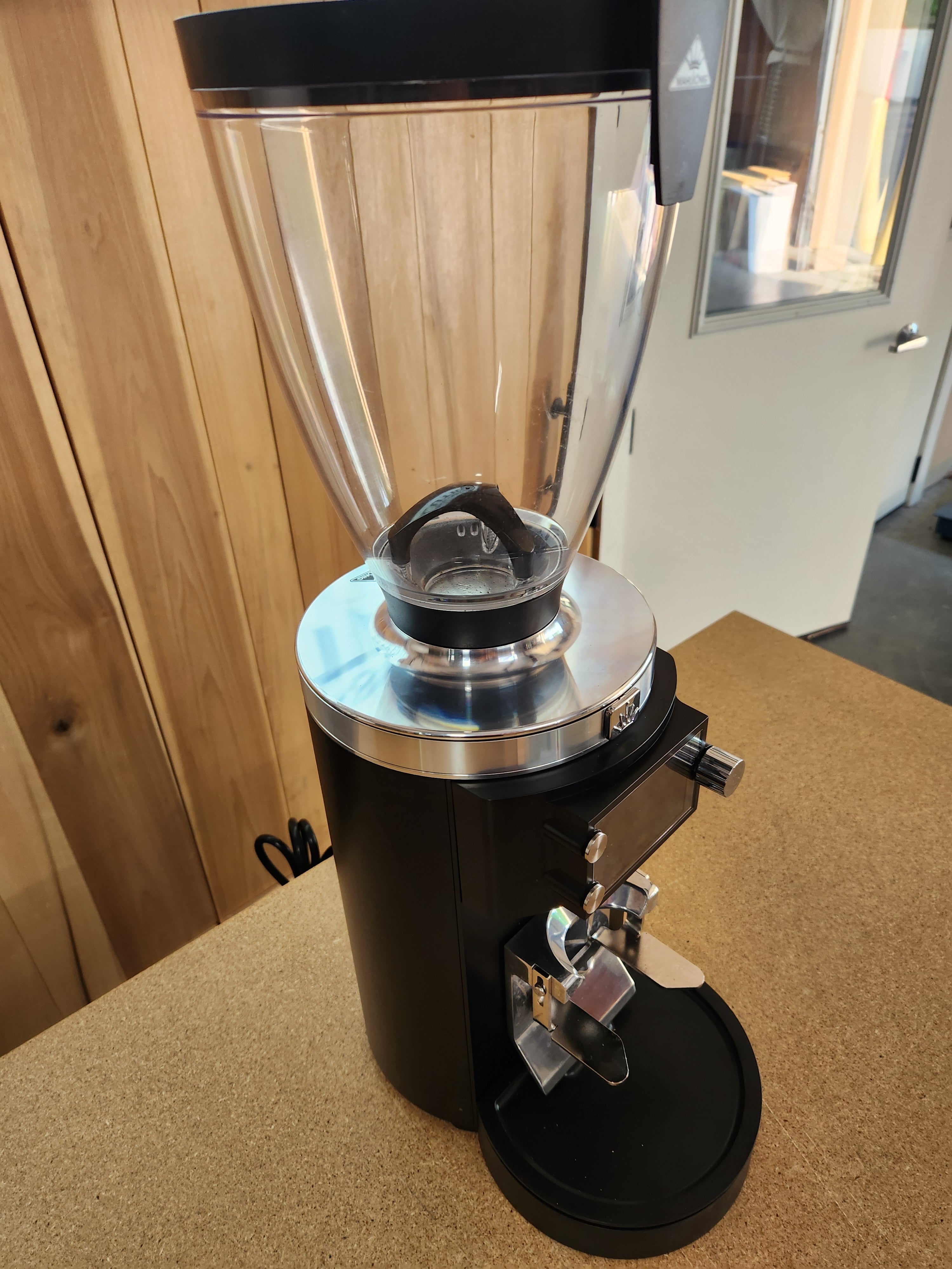 Mahlkonig E65W GbS Grind-by-Sync Espresso Grinder in Black DEMO 927217